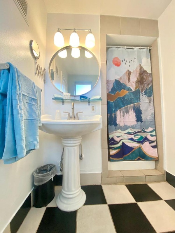 Bluebird Day Inn & Suites image 11