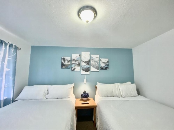 Bluebird Day Inn & Suites image 17