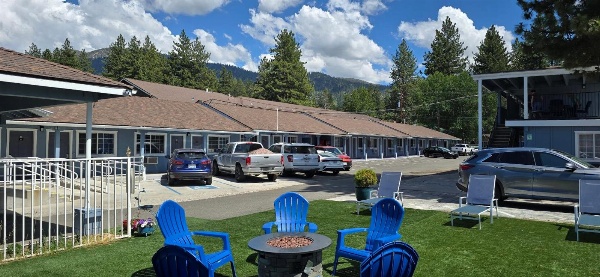 Bluebird Day Inn & Suites image 2